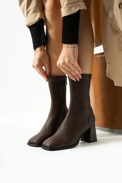 Kadın Siyah Streç Bilekli Orta Boy Topuklu Bot  Kahverengi 2