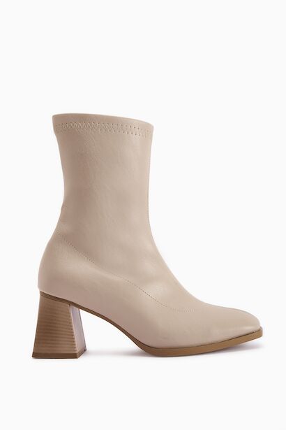 Kadın Bej Küt Burun Topuklu Bot 